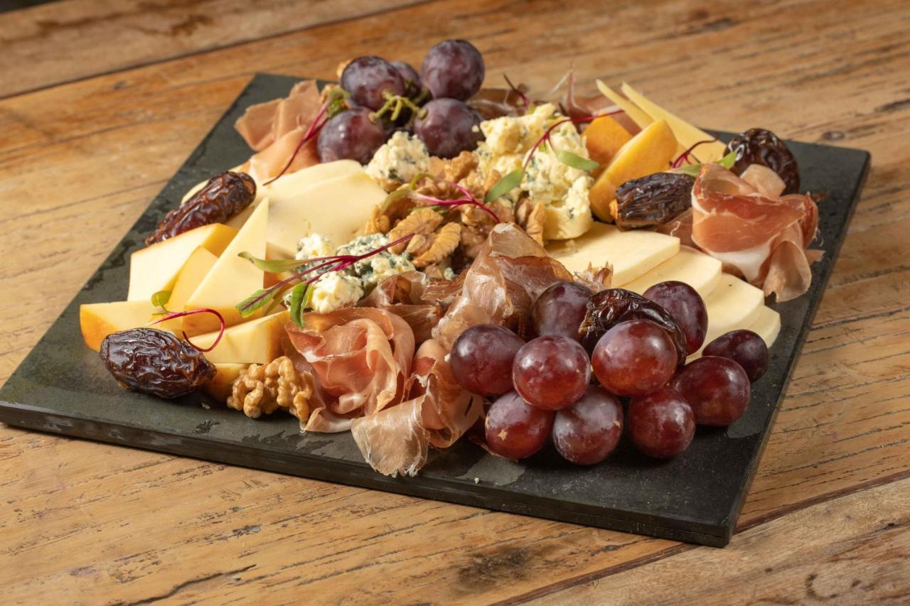 Art Hotel Transamerica Collection Porto Alegre Buitenkant foto A cheese platter