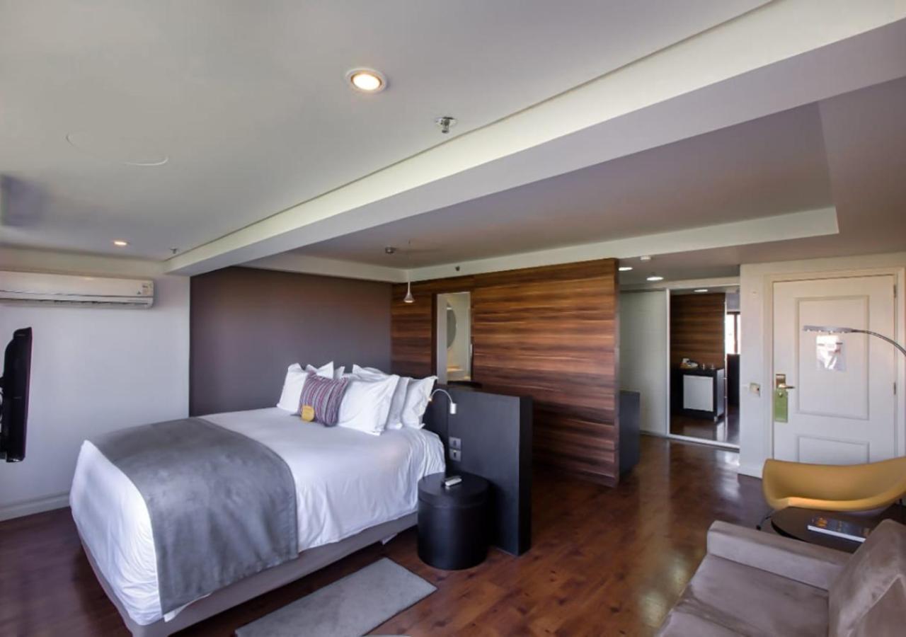 Art Hotel Transamerica Collection Porto Alegre Buitenkant foto A bedroom at the hotel
